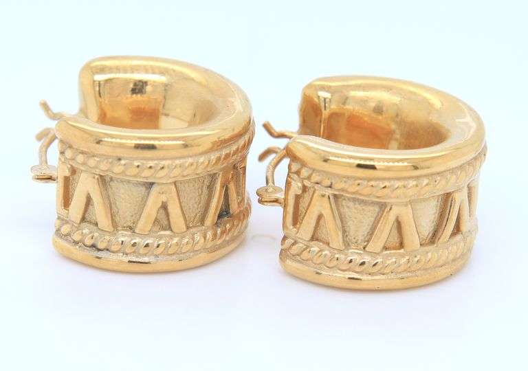 Nice Yellow Gold Atlas Hoop Earrings