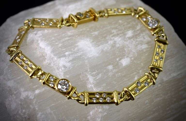 Sparkling 18K Diamond Bracelet