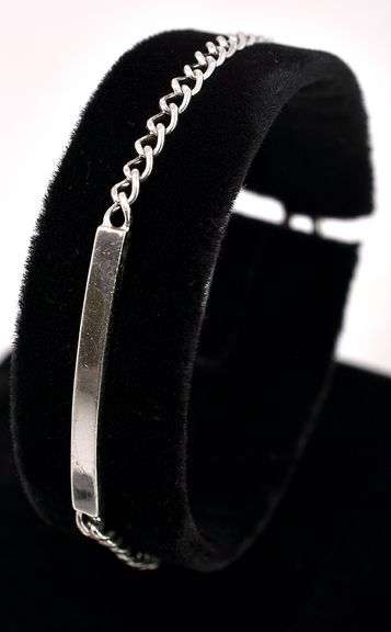 Engravable Bar Curb Link Bracelet in Sterling Silver