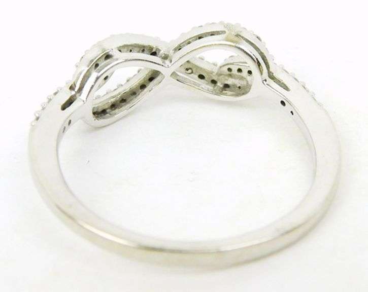 10K White Gold Pave Diamond Infinity Ring, 6.5