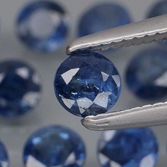 Excellent 3.12ct blue Sapphire set