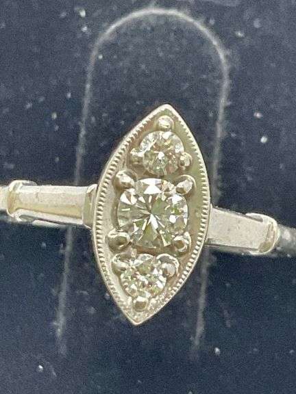 LADIES 14K WHITE GOLD DIAMOND RING