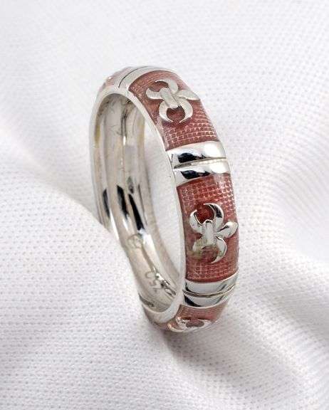 Stylish 18K WG with Pink Enamel Band