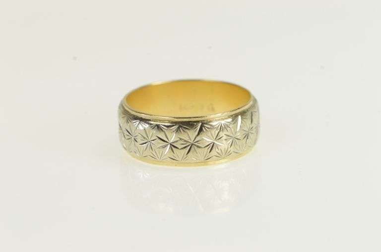 14K Yellow Gold Diamond Cut Star Vintage Pattern Wedding Band Ring