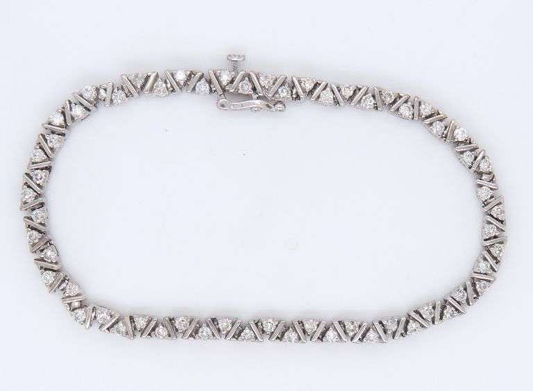 Incredible White Gold 1.75ctw Diamond Leaning Fence Bracelet