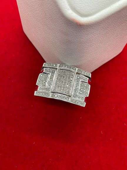 MEN'S 10K WHITE GOLD AND DIAMOND RING