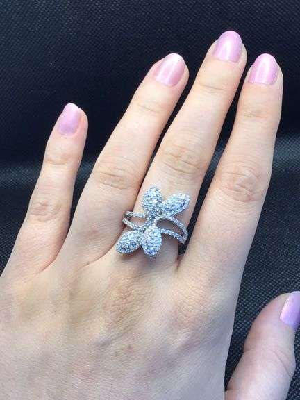 MESMERIZING 18K WHITE GOLD FLORAL VINES DIAMOND COCKTAIL RING