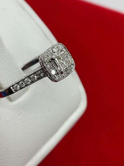 CERTIFIED 14K WHITE GOLD AND DIAMOND RING
