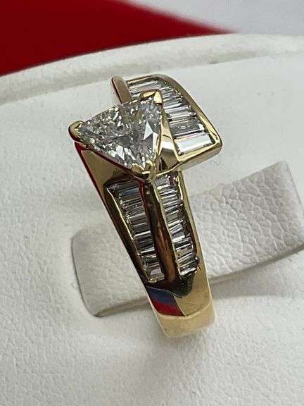 CERTIFIED 18K YELLOW GOLD AND DIAMOND RING