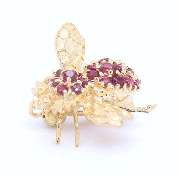 Attractive Yellow Gold Ruby Bee Pin