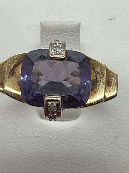 LADIES GOLD DIAMOND AND SAPPHIRE RING.