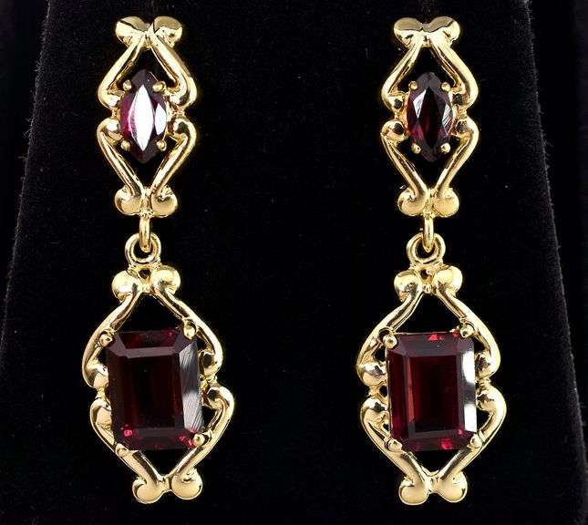 Sophisticated Red Garnet Dangle Earrings In 14K Yellow Gold