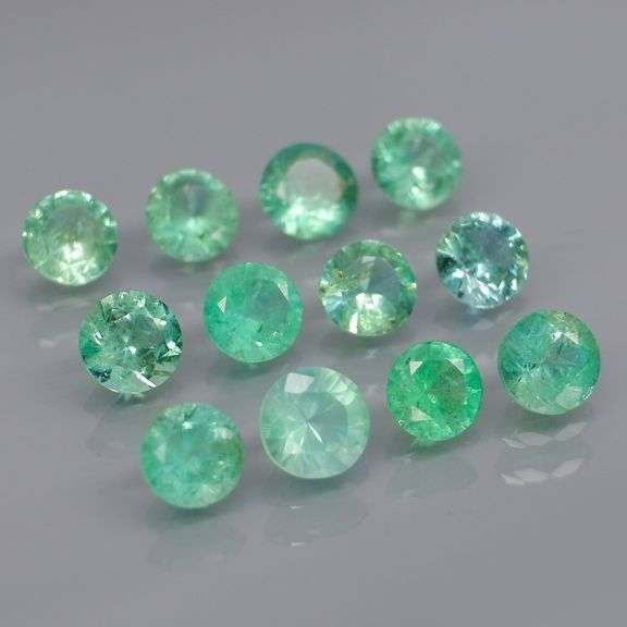 Vivid! Top green 2.63ct Colombian Emerald set