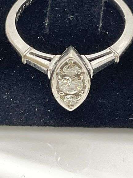 LADIES 14K WHITE GOLD DIAMOND RING