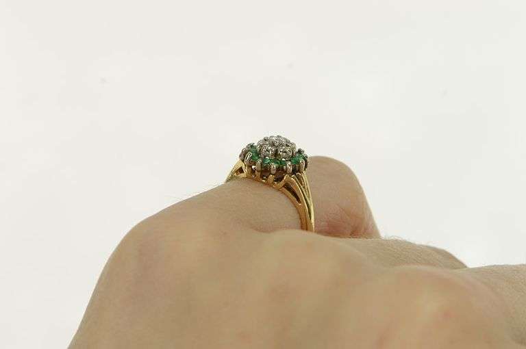 14K Yellow Gold Retro Natural Emerald Diamond Cluster Cocktail Ring