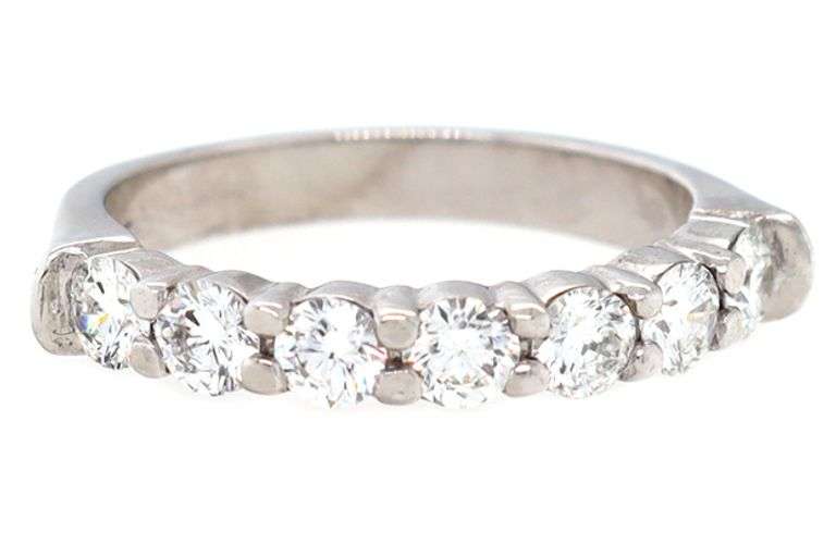 0.70ctw Round Diamond Seven Stone Wedding Band Ring in Platinum
