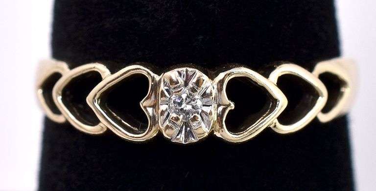 Lovable Diamond Heart Ring In Yellow Gold