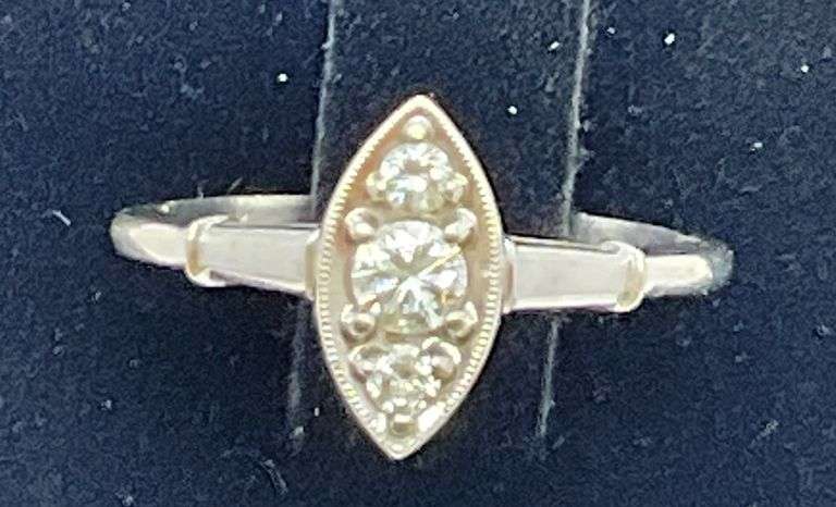 LADIES 14K WHITE GOLD DIAMOND RING