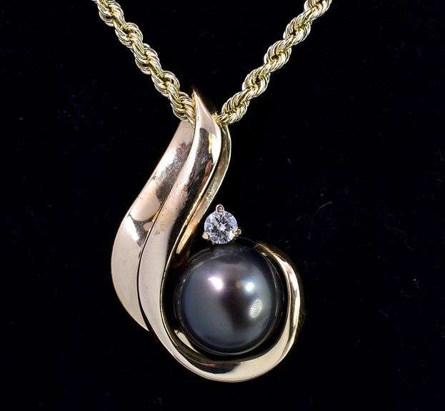 Endearing Pearl and Diamond Pendant Necklace In 14K Yellow Gold