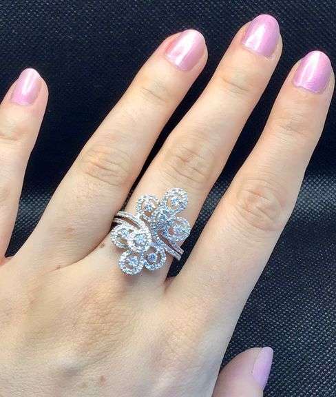 BREATHTAKING 18K WHITE GOLD FASHION DIAMOND RING