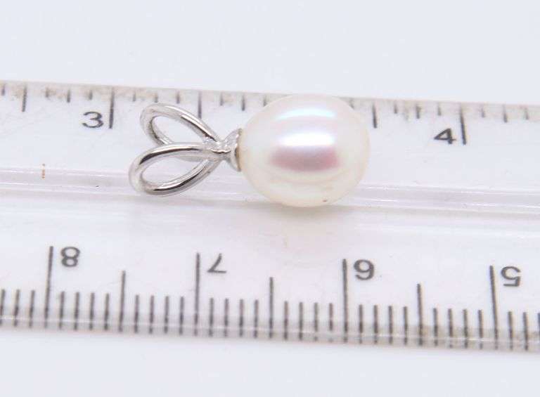 Set of 2 Pearl Pendants and Stud Earrings in Sterling Silver