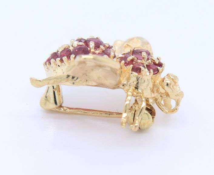 Attractive Yellow Gold Ruby Bee Pin
