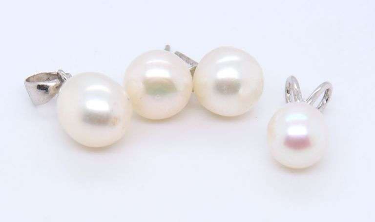 Set of 2 Pearl Pendants and Stud Earrings in Sterling Silver