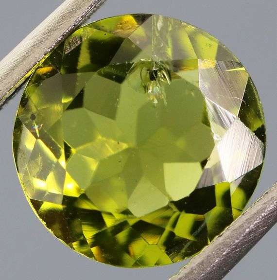 Glittering green 2.49ct untreated Peridot solitaire