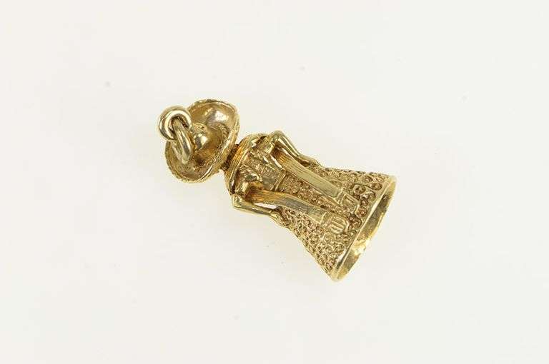 14K Yellow Gold 3D Traditional Mexican Dress Lady Sombrero Pendant