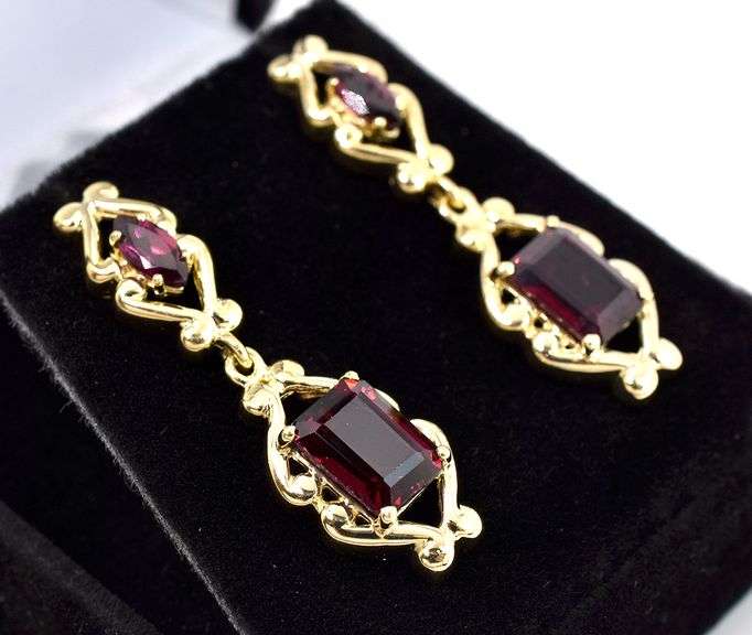 Sophisticated Red Garnet Dangle Earrings In 14K Yellow Gold