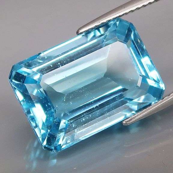 Gorgeous 16.48ct emerald cut Topaz