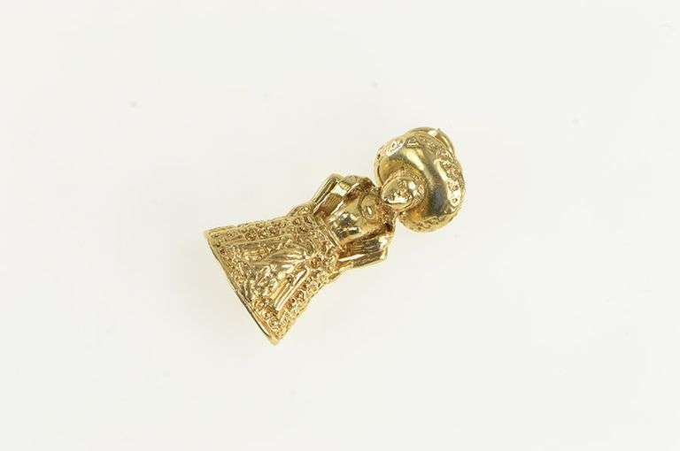 14K Yellow Gold 3D Traditional Mexican Dress Lady Sombrero Pendant