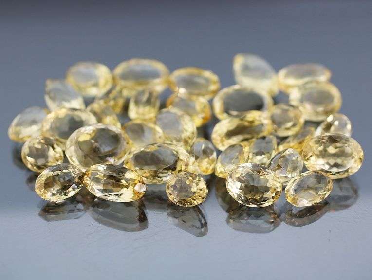 Outstanding 236.50ct 33pc golden Citrine set