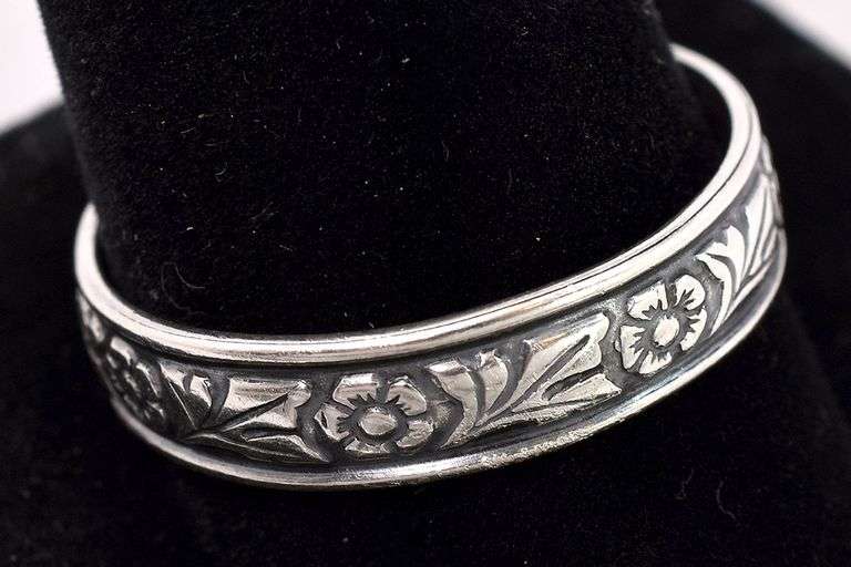Flower Band Ring In Sterling Silver