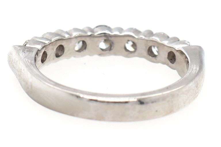 0.70ctw Round Diamond Seven Stone Wedding Band Ring in Platinum