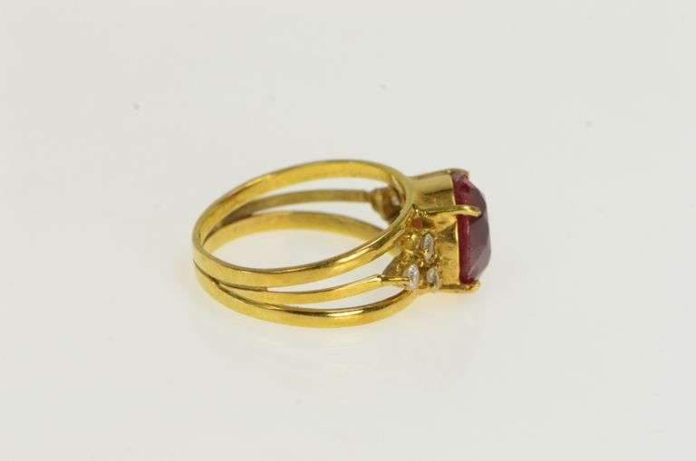 18K Yellow Gold Oval Syn. Ruby CZ Cluster Accent Vintage Ring