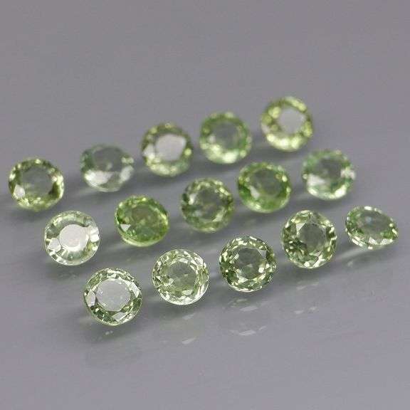 Fantastic 3.05ct round cut GREEN Sapphire set