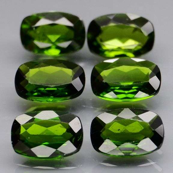 Top forest green 3.29ct Chrome Diopside set