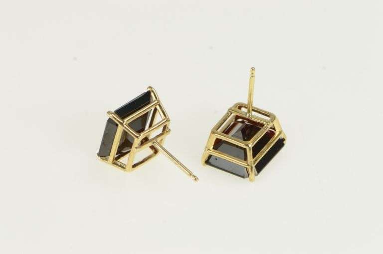 14K Yellow Gold Emerald Cut Garnet Solitaire Vintage Stud Earrings