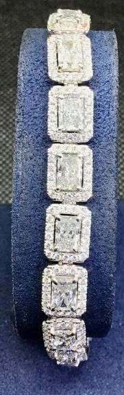 MESMERIZING 18K WHITE GOLD RADIANT CUT DIAMOND TENNIS BRACELET