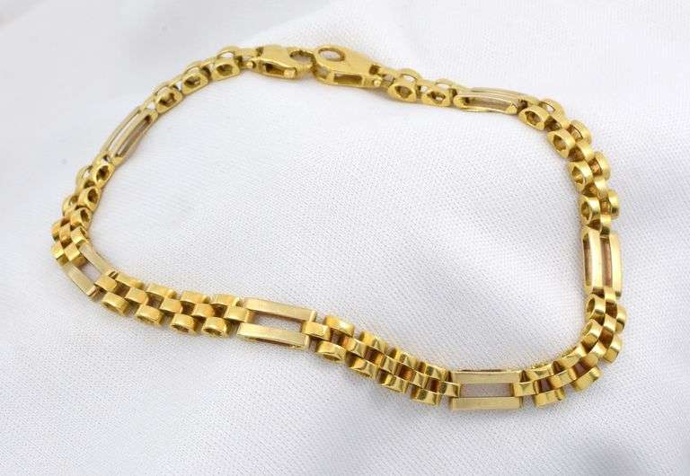 Easy to Wear 18k Link Style Bracelet