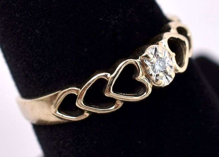 Lovable Diamond Heart Ring In Yellow Gold