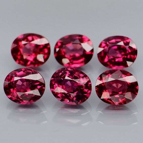 Amazing 4.84ct oval cut reddish pink Garnet set