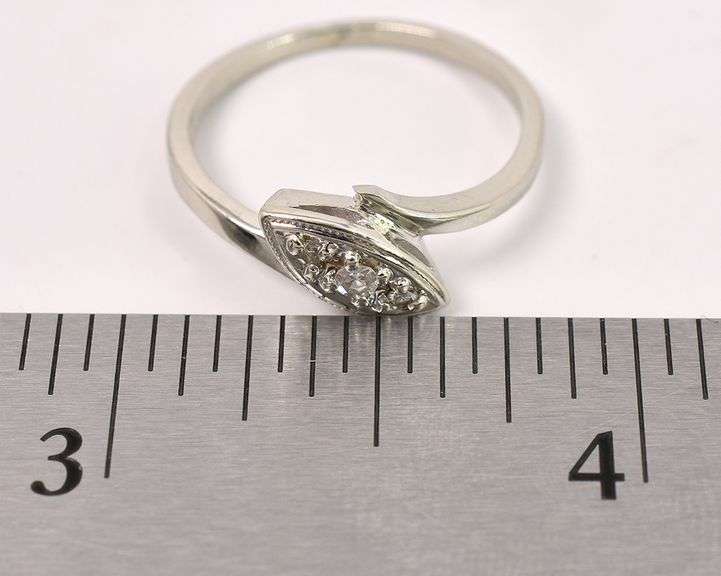 Simply Beautiful Diamond ring in 14K White Gold