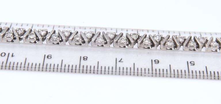 Incredible White Gold 1.75ctw Diamond Leaning Fence Bracelet