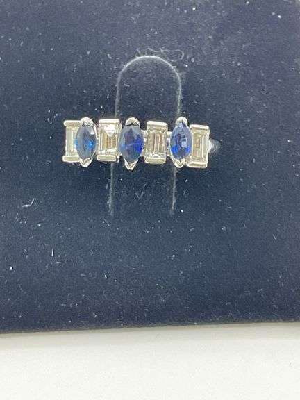 LADIES PLATINUM DIAMOND AND SAPPHIRE RING.