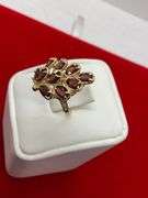 LADIES 14K GOLD AND GARNET RING