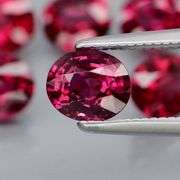 Amazing 4.84ct oval cut reddish pink Garnet set