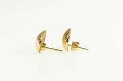 14K Yellow Gold Ridged Scallop Shell Vintage Round Stud Earrings