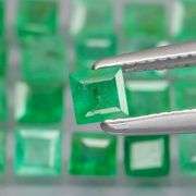 Vivid! Top green 2.53ct Colombian Emerald set